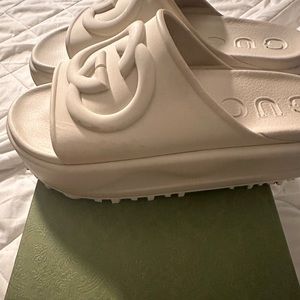 Gucci chunky pool slides, rubber material. Worn twice.